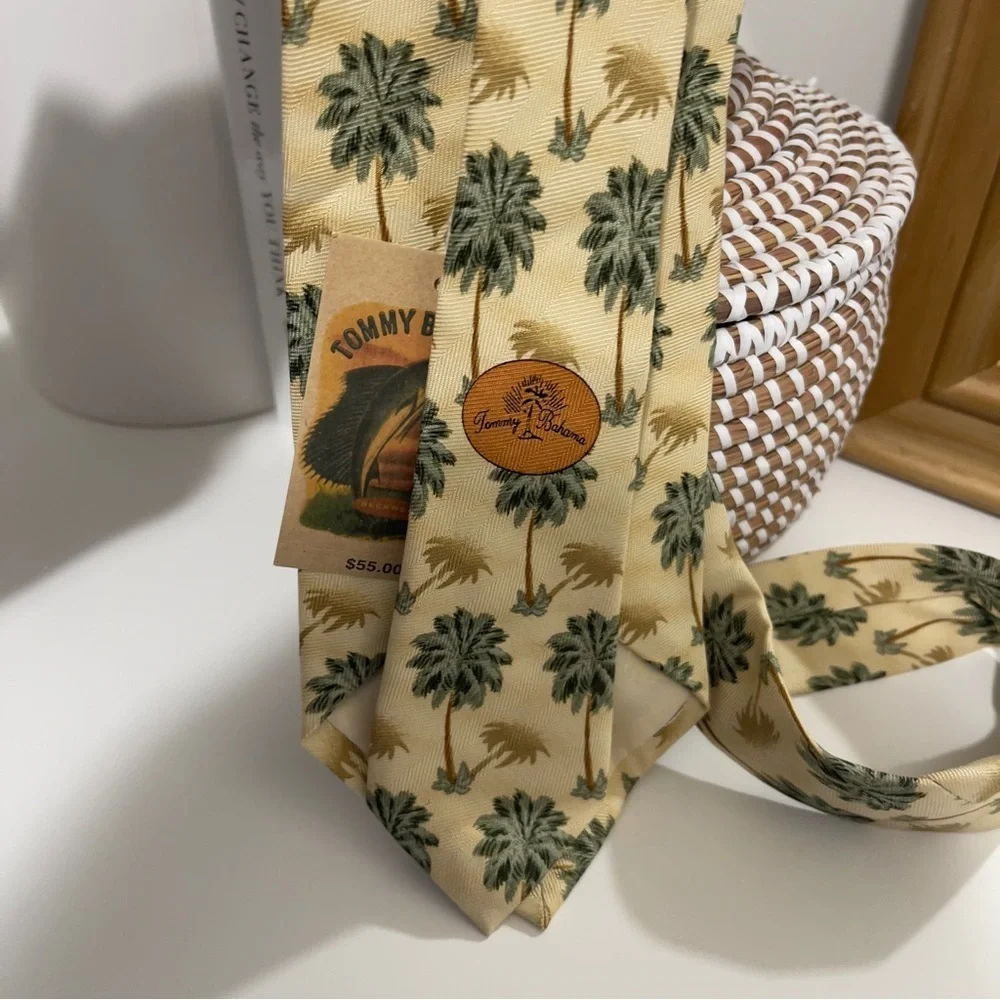 nwt TOMMY BAHAMA silk printed palm tree tie mens